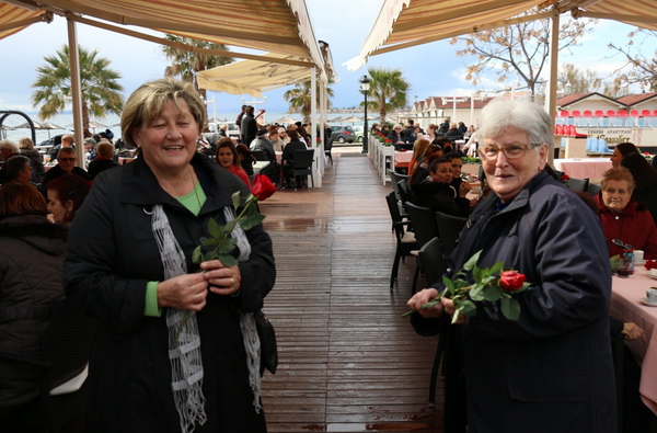 U organizaciji Općine Vir i Vir turizma virskim damama podijeljeno 400 ruža u povodu Dana žena