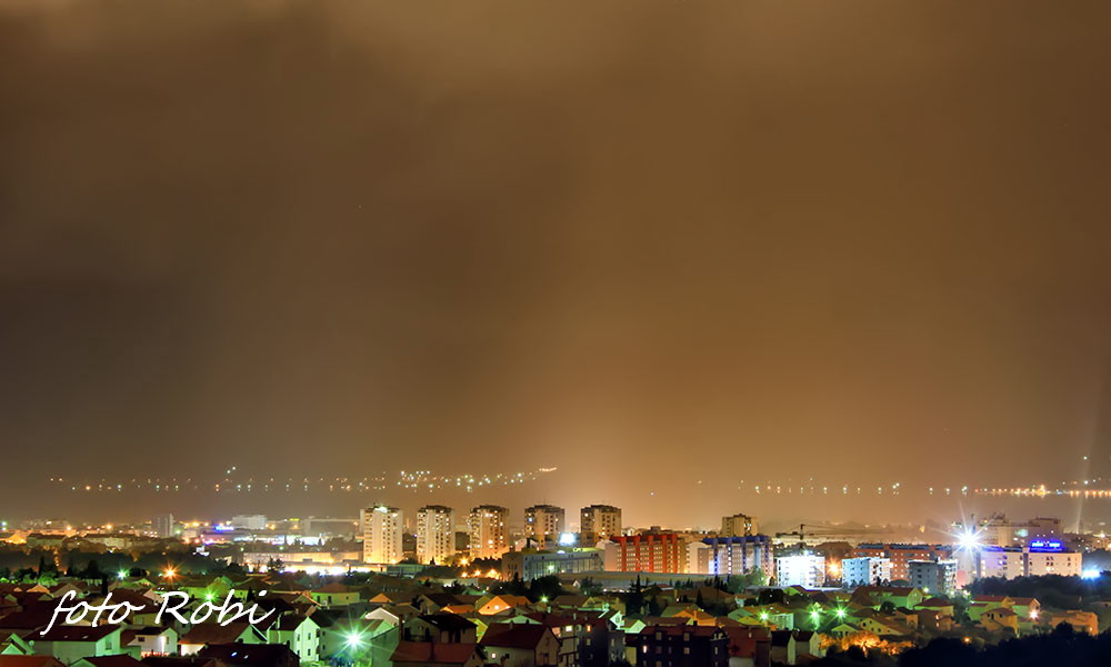 Munje nad Zadrom 16. studenog 2014.  Foto: Roberto Lerga