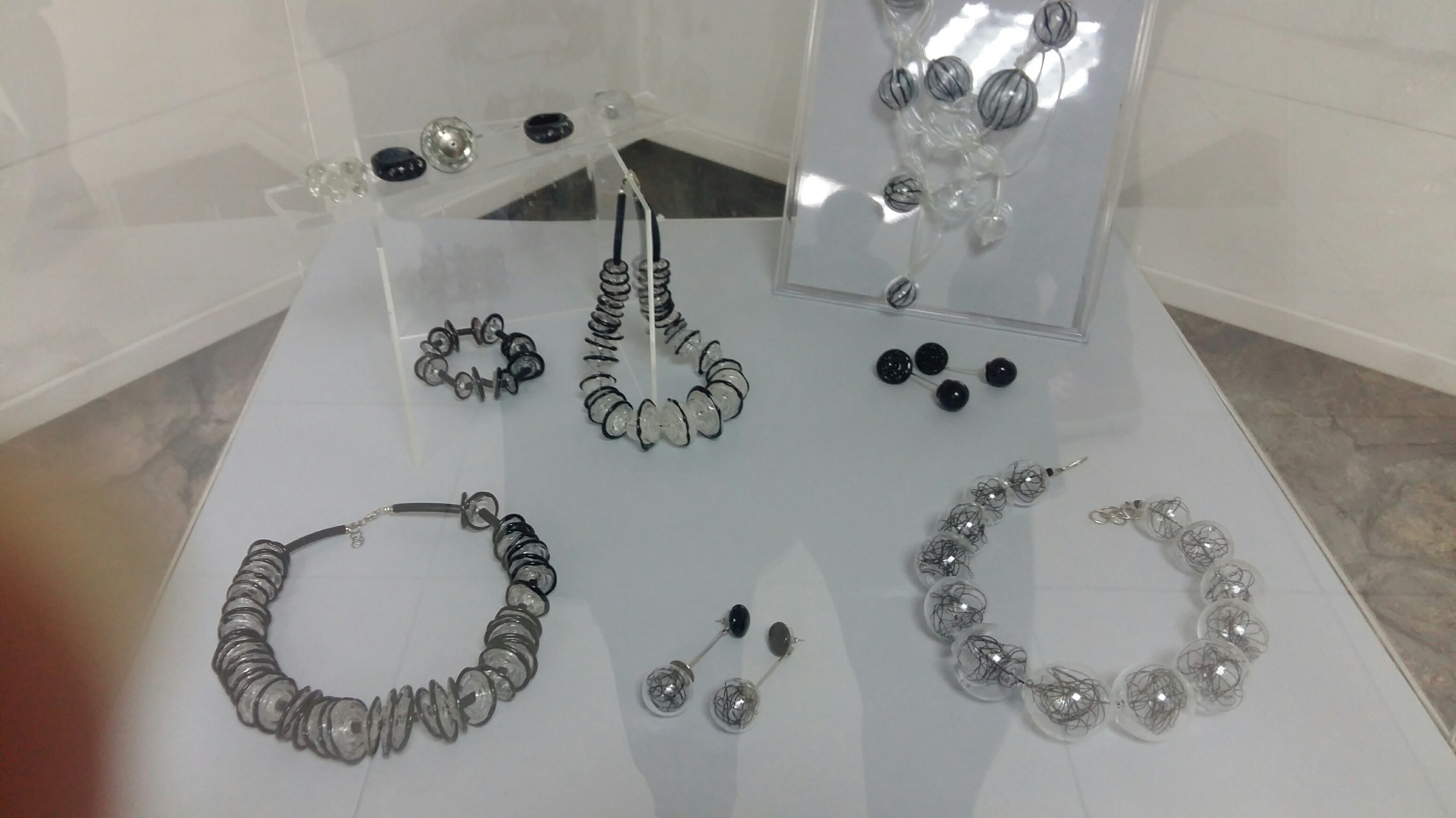 Otvorenje izložbe unikatnog hand made nakita i modnih dodataka ARtDoOR