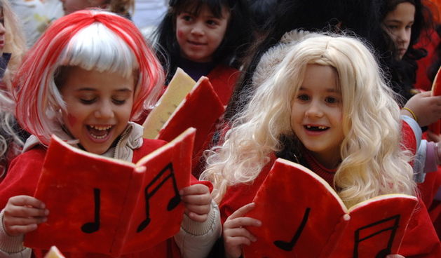 Zadar, 110210.
 Danas je u tjeku drugi dan Karnevalica u kojem sudjeluju djeca zadarskih vrtica. Povorka je prosetala gradom, a zbog kise zabavu su nastavili u klubu “Arsenal”.
Foto : Andrija Lucic / Cropix
