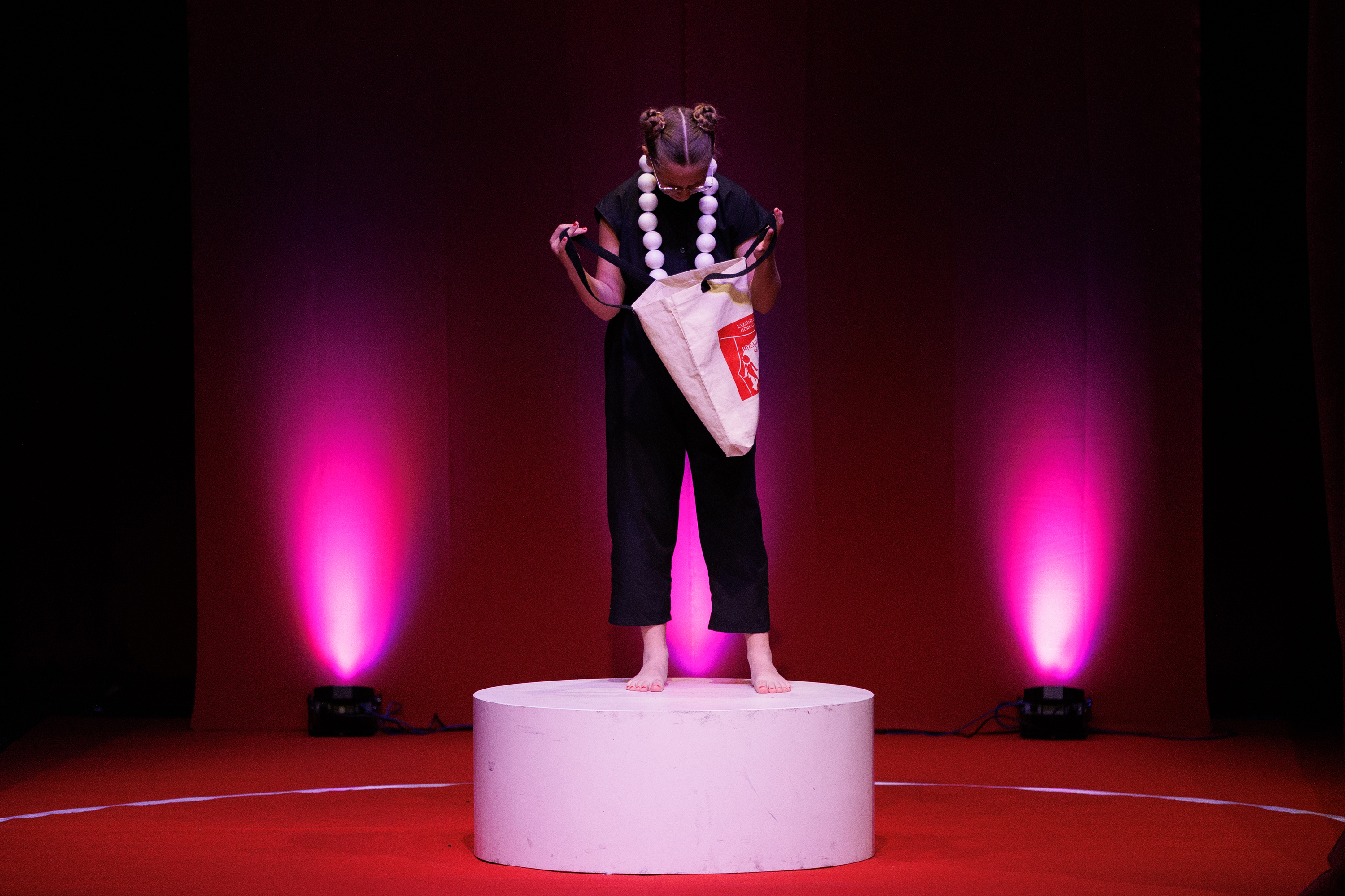 Igrajmo se: Zabranjeno mlađima od 15 strana A