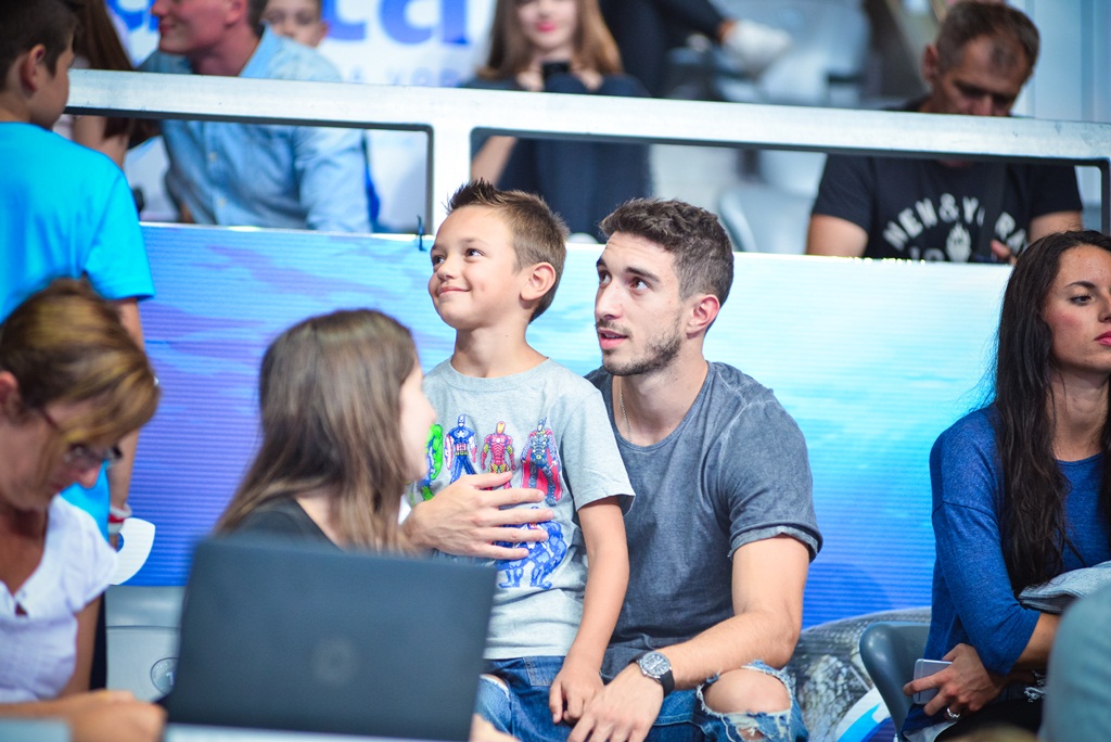 U doista sjajnoj atmosferi koju je stvorilo oko 5000 navijača iz cijele Hrvatske, naši su rukometni reprezentativci remizirali sa Švedskom i to s rezultatom 25-25. Bila je to ‘kaubojima’ pretposljednja pripremna utakmica uoči Olimpijskih igara