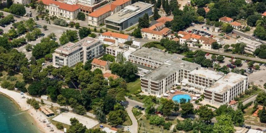 Hotel i plaža Kolovare, Parking Opća bolnice Zadar