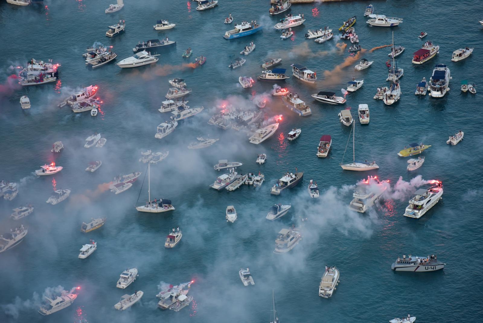 Splićani ispratili Olivera na posljednju plovidbu – fotografije iz zraka