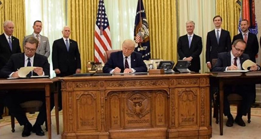 Trump, Vučić i Hoti u Bijeloj kući potpisali sporazum Srbije i Kosova Trump, Vučić i Hoti u Bijeloj kući potpisali sporazum Srbije i Kosova