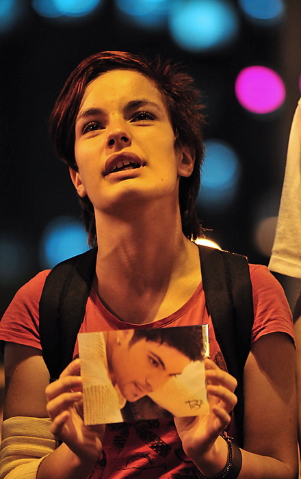 Skopje, 061011.
Fanovi megazvijezde Tose Proeskog i dalje obiljezavaju 5 listopad, dan kada je odrzao svoj posljednji koncert u Skopju.Tim se povodom na trgu ‘Makedonija’ u Skopju odrzala tradicionalna manifestacija ‘Zvjezdano nebo za Tosu’ koja je tra Skopje, 061011.
Fanovi megazvijezde Tose Proeskog i dalje obiljezavaju 5 listopad, dan kada je odrzao svoj posljednji koncert u Skopju.Tim se povodom na trgu ‘Makedonija’ u Skopju odrzala tradicionalna manifestacija ‘Zvjezdano nebo za Tosu’ koja je tra