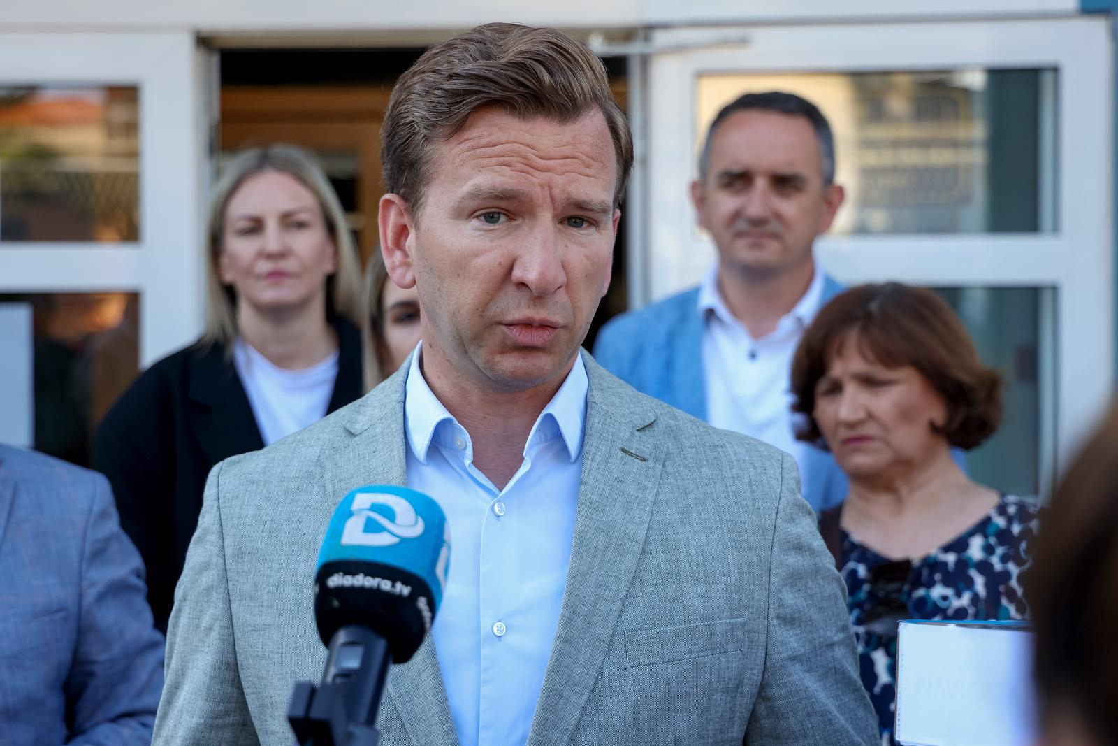 Predaja županijske liste HDZ-a i kandidat za župana Josip Bilaver Predaja županijske liste HDZ-a i kandidat za župana Josip Bilaver