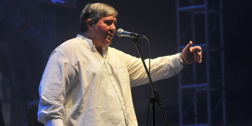 Zagreb, 160512.
Dom sportova,veliki klapski spektakl na kojem su sudjelovali Tomislav Bralic & Intrade, klape Maslina, Sv.Juraj-HRM, Cambi i Kampanel, te gosti Vinko Coce, Lidija Bacic i Ivana Radovnikovic
Na slici: Vinko Coce
Foto: Bruno Konjevic / CROPI Zagreb, 160512.
Dom sportova,veliki klapski spektakl na kojem su sudjelovali Tomislav Bralic & Intrade, klape Maslina, Sv.Juraj-HRM, Cambi i Kampanel, te gosti Vinko Coce, Lidija Bacic i Ivana Radovnikovic
Na slici: Vinko Coce
Foto: Bruno Konjevic / CROPI