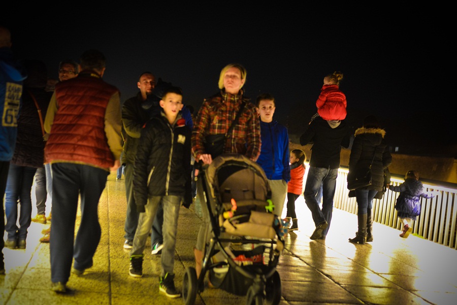 Zadrani oduševljeni hologramskim božićnim drvcem