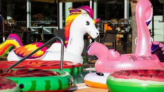 Cosmopolitan pool party @ Hotel Radisson Blue