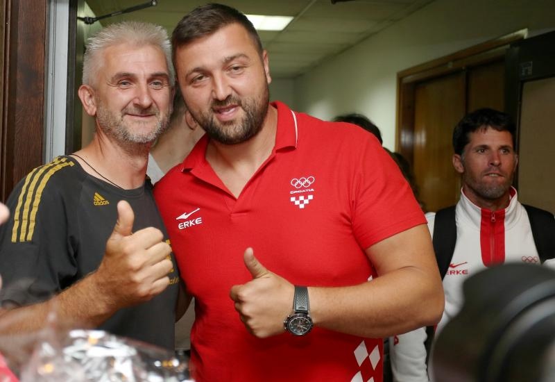 Hrvatski olimpijci svečano dočekani na Plesu. Sandra Perković, Šime Fantela, Igor Marenić, Tonči Stipanović. Photo: Dalibor Urukalovic/PIXSELL Hrvatski olimpijci svečano dočekani na Plesu. Sandra Perković, Šime Fantela, Igor Marenić, Tonči Stipanović. Photo: Dalibor Urukalovic/PIXSELL