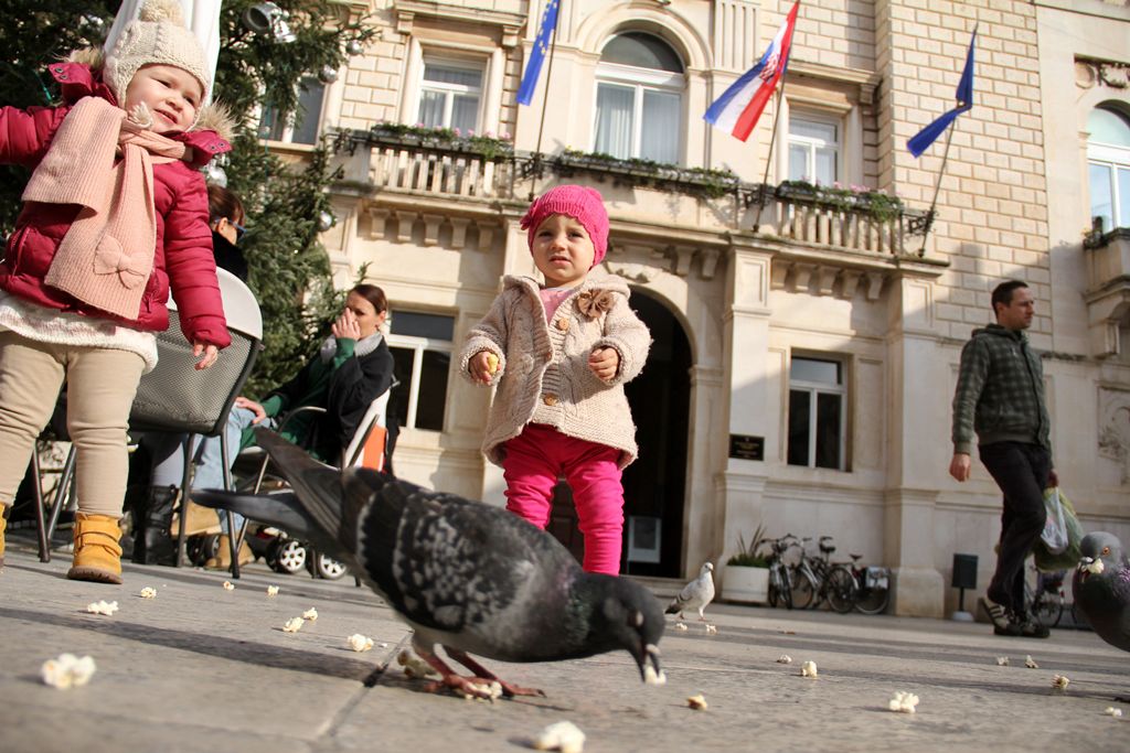 Sveta Luce oduševila mališane u gradu