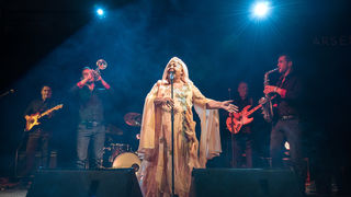 Esma Redžepova, prateći bend Folk Masters i gost Ibus Ibraimovski @ Arsenal Zadar Esma Redžepova, prateći bend Folk Masters i gost Ibus Ibraimovski @ Arsenal Zadar