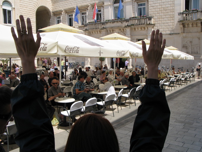 Performans Selme Banich na Narodnom trgu, foto: L. Banić