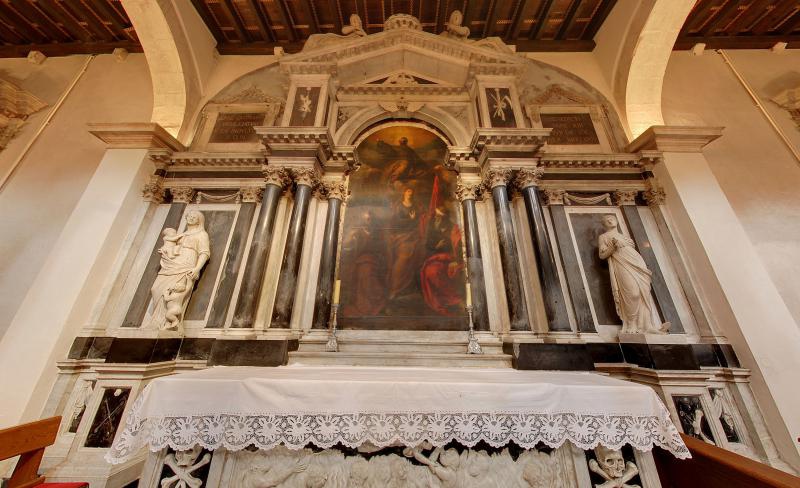 Katedrala sv. Stosije. Danasnja katedrala je trobrodna romanicka gradjevina, ujedno i najveca crkva u Dalmaciji. Unutrasnjost katedrale je monumentalna. Photo: Dino Stanin/PIXSELL