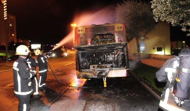 Pozar autobusa (Foto: CROPIX)