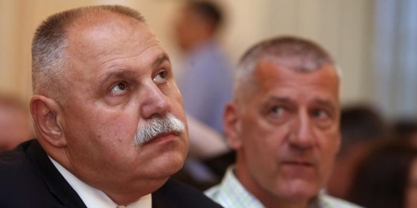 28.06.2015., Zagreb – Biranje predsjednika Hrvatskog kosarkaskog saveza odrzano je u Muzeja Mimara. Biralo se izmedju aktualnog predsjednika Danka Radica i njegovog protukandidata Ivana Sukera. Aleksandar Petrovic, Ivan Suker. Photo: Goran Stanzl/PIXSELL 28.06.2015., Zagreb – Biranje predsjednika Hrvatskog kosarkaskog saveza odrzano je u Muzeja Mimara. Biralo se izmedju aktualnog predsjednika Danka Radica i njegovog protukandidata Ivana Sukera. Aleksandar Petrovic, Ivan Suker. Photo: Goran Stanzl/PIXSELL