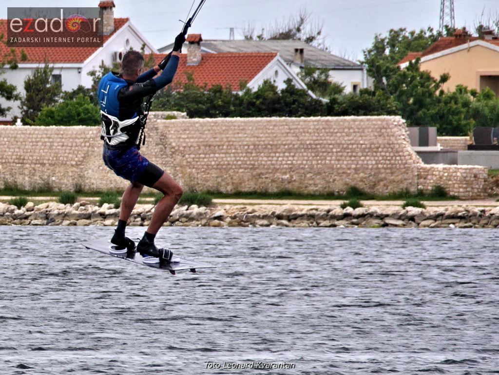 Kiteri guštali u refulima ninske bure Kiteri guštali u refulima ninske bure