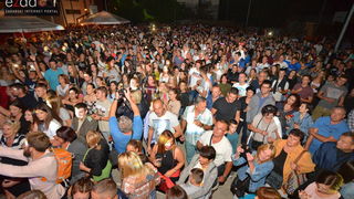 Stanarska fešta 2017: Mladen Grdović i Ivica Sikirić Ićo raspjevali Stanarce i njihove goste Stanarska fešta 2017: Mladen Grdović i Ivica Sikirić Ićo raspjevali Stanarce i njihove goste