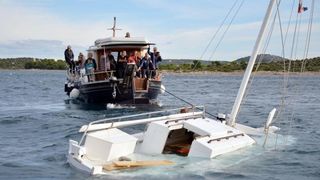 Ministra Hajdaša Dončića i posadu spašavali iz prevrnutog broda na regati Latinsko idro, Photo: Duško Jaramaz/PIXSELL