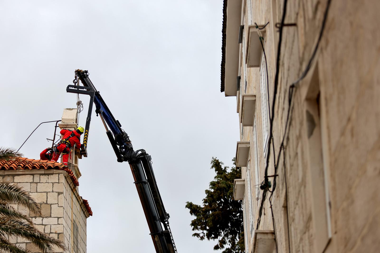 Uklanja se zvono s Kneževog dvora u Pagu Uklanja se zvono s Kneževog dvora u Pagu