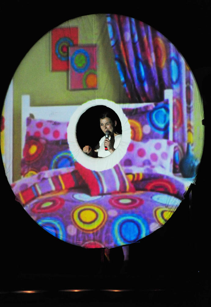 Zadar, 11.04.2013. snimio: Nenad Marčev
dramska pretplata
GRADSKO KAZALIŠTE MLADIH SPLIT
Redatelj: Ivan Leo Lemo
Krčma, alkar, duga
po motivima pripovjedaka Dinka Šimunovića
igraju: Ana Gruica, Belmondo Miliša, Slavko Sobin,
Ivo Perkušić, Zadar, 11.04.2013. snimio: Nenad Marčev
dramska pretplata
GRADSKO KAZALIŠTE MLADIH SPLIT
Redatelj: Ivan Leo Lemo
Krčma, alkar, duga
po motivima pripovjedaka Dinka Šimunovića
igraju: Ana Gruica, Belmondo Miliša, Slavko Sobin,
Ivo Perkušić,