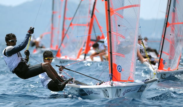 Zadar, 140711.
ISAF svjetsko juniorsko prvenstvo
Zadar 2011, 07.-15. srpanj 2011.
Osmi je dan svjetskog prvenstva u jedrenju koje se odrzava u organizaciji  jedrlicarskog kluba Uskok.  Danasnji dan obiljezio je jak vjetar s juga sto je napokon omogucilo j