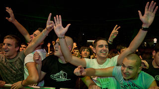 Karlovacko live: Halid Beslic i Crvena jabuka u dvorani Kresimir Cosic u Zadru, Foto: Leo Banic Karlovacko live: Halid Beslic i Crvena jabuka u dvorani Kresimir Cosic u Zadru, Foto: Leo Banic