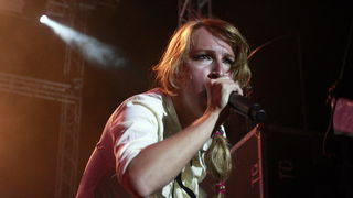 Pula, 180811.
Arena Fest 2011.
Na kraju koncertne sezone u pulskoj Areni na Arena Festu nastupaju tri europska benda: Apocalyptica, Guano Apes i Laibach.
Na slici: nastup Guano Apesa.
Foto: Goran Sebelic / CROPIX Pula, 180811.
Arena Fest 2011.
Na kraju koncertne sezone u pulskoj Areni na Arena Festu nastupaju tri europska benda: Apocalyptica, Guano Apes i Laibach.
Na slici: nastup Guano Apesa.
Foto: Goran Sebelic / CROPIX