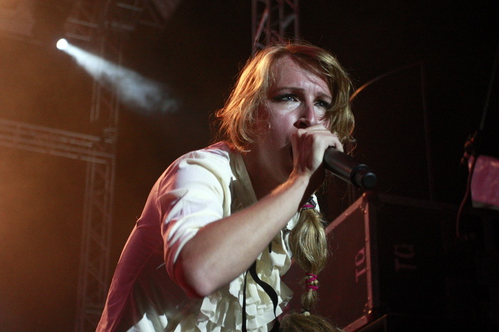 Pula, 180811.
Arena Fest 2011.
Na kraju koncertne sezone u pulskoj Areni na Arena Festu nastupaju tri europska benda: Apocalyptica, Guano Apes i Laibach.
Na slici: nastup Guano Apesa.
Foto: Goran Sebelic / CROPIX Pula, 180811.
Arena Fest 2011.
Na kraju koncertne sezone u pulskoj Areni na Arena Festu nastupaju tri europska benda: Apocalyptica, Guano Apes i Laibach.
Na slici: nastup Guano Apesa.
Foto: Goran Sebelic / CROPIX