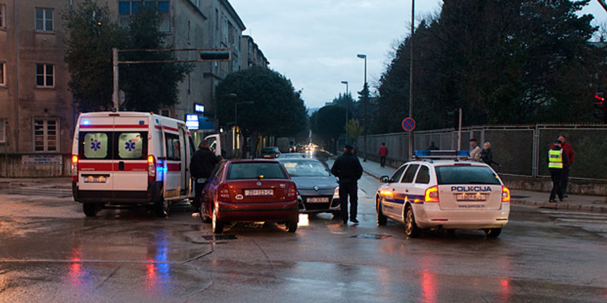 Prometna nesreća na križanju Radićeve i Tuđmanove, Foto: Leo Banić Prometna nesreća na križanju Radićeve i Tuđmanove, Foto: Leo Banić