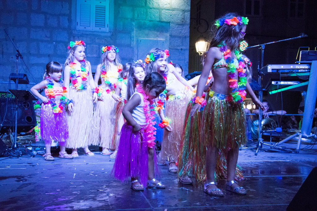 Paški ljetni karneval 2017 – maškarana povorka