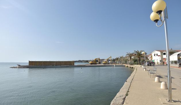 Vandali napravili veliku štetu na gradilištu obalnog zida u Petrčanima