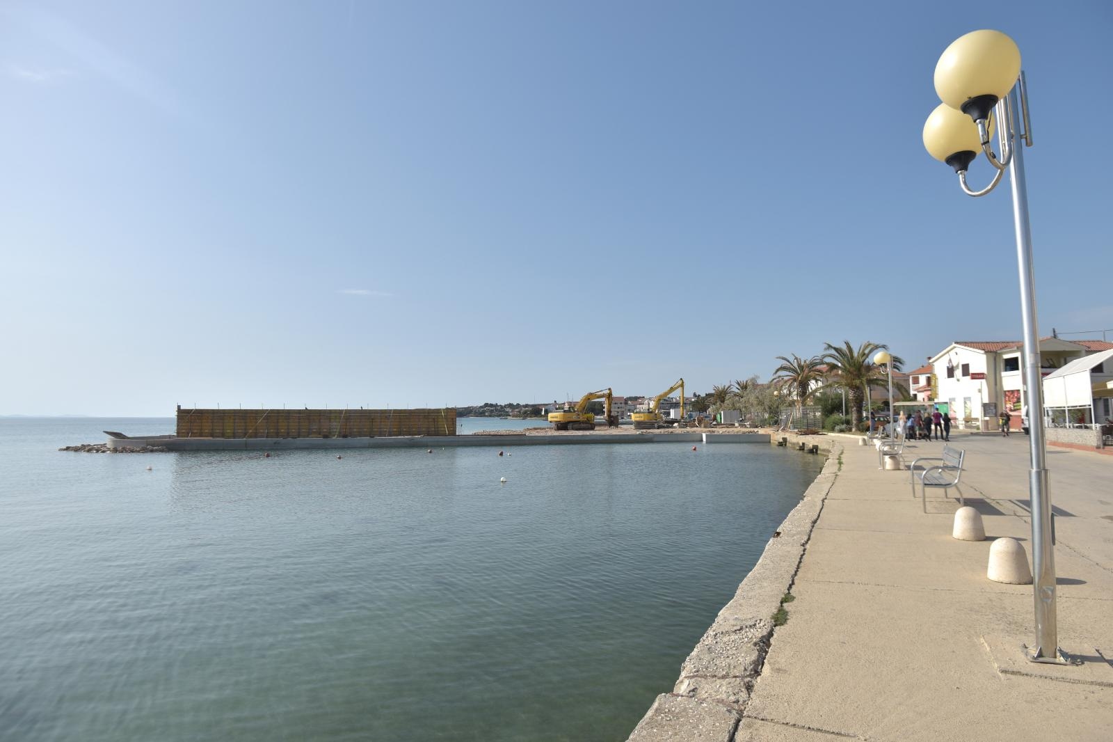 Vandali napravili veliku štetu na gradilištu obalnog zida u Petrčanima