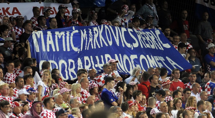 Tel Aviv, 091010.
Ramat-Gan Stadion.
Kvalifikacijska nogometna utakmica grupe F izmedju Izraela i Hrvatske za Euro 2012 u Poljskoj i Ukrajini.
Na slici: navijacki trasparent Mamic, Markovic i Srebric grobari Hr nogometa.
Foto: Drago Sopta / CROPIX