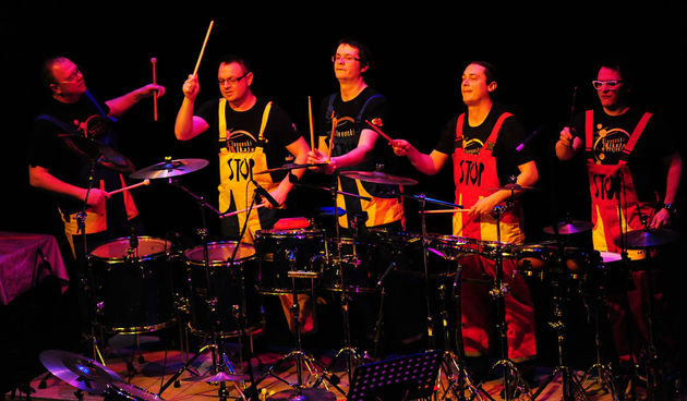 Zadar, 27.2.2012. snimio: Nenad Marčev
Stop – udaraljkaši!
Slovenski tokalni projekt – SToP
Th. de Mey, S. Das, H. Fujii, V. Globokar, improvizacija
Nastupili: Barbara Kresnik, Matevž Bajde, Damir Korošec,
Franci Krevh, Tomaž Lojen, Davor Plamber
