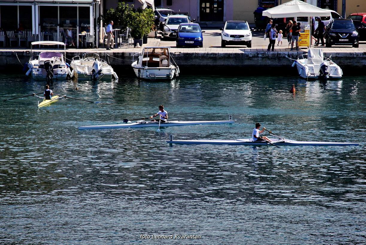 U uvali Jazine održana 3. regata veslačkog mini kupa Dalmacije U uvali Jazine održana 3. regata veslačkog mini kupa Dalmacije