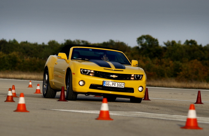 Zadar, 091111.
U Zadru je danas zapocelo predstavljanje novog Chevroletovog automobila Camaro. Novi model Chevroleta privukao je veliki broj novinara iz inozemstva koji ce ovih dana vrsiti testiranje Camara.
Foto: Jure Miskovic / CROPIX Zadar, 091111.
U Zadru je danas zapocelo predstavljanje novog Chevroletovog automobila Camaro. Novi model Chevroleta privukao je veliki broj novinara iz inozemstva koji ce ovih dana vrsiti testiranje Camara.
Foto: Jure Miskovic / CROPIX