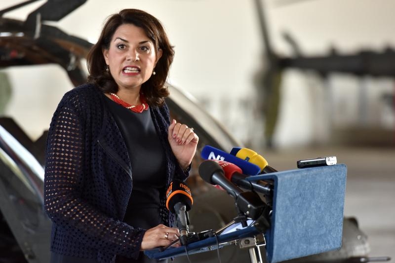 Predsjednica Grabar-Kitarović na predstavljanju novih helikoptera Kiowa Warriors u 93. Zrakoplovnoj bazi u Zemuniku. Photo: Dino Stanin/PIXSELL Predsjednica Grabar-Kitarović na predstavljanju novih helikoptera Kiowa Warriors u 93. Zrakoplovnoj bazi u Zemuniku. Photo: Dino Stanin/PIXSELL