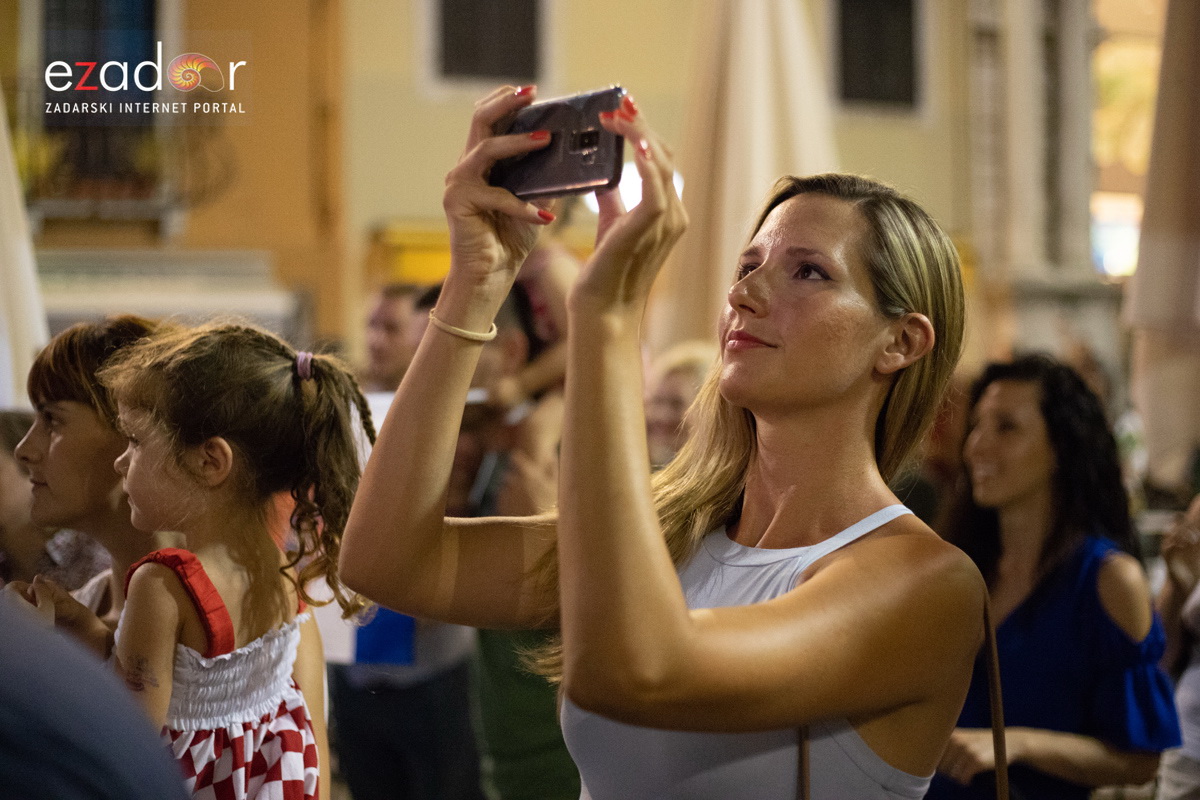 Svečani doček svjetskih prvaka Mihovila i Šime Fantele na Narodnom trgu Svečani doček svjetskih prvaka Mihovila i Šime Fantele na Narodnom trgu