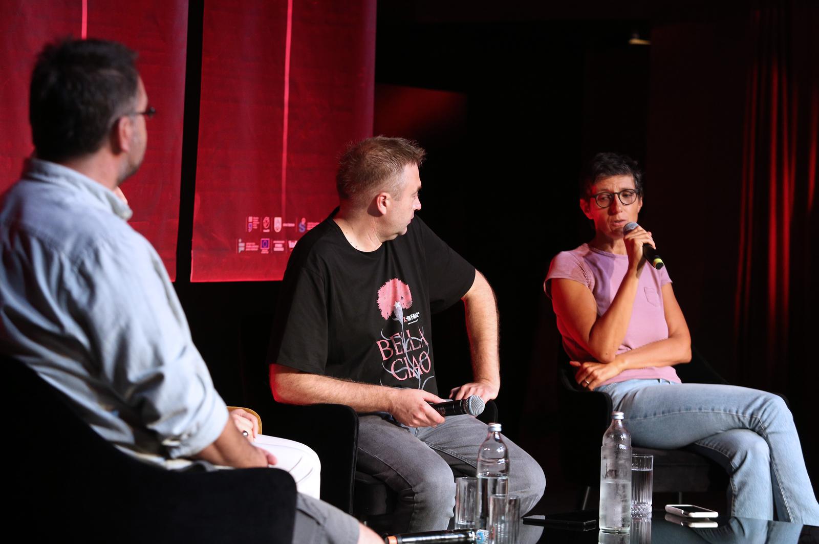 U kući umjetnosti Arsen održan okrugli stol: ‘Novinarstvo kao javno dobro ili korporativno zlo’ U kući umjetnosti Arsen održan okrugli stol: ‘Novinarstvo kao javno dobro ili korporativno zlo’