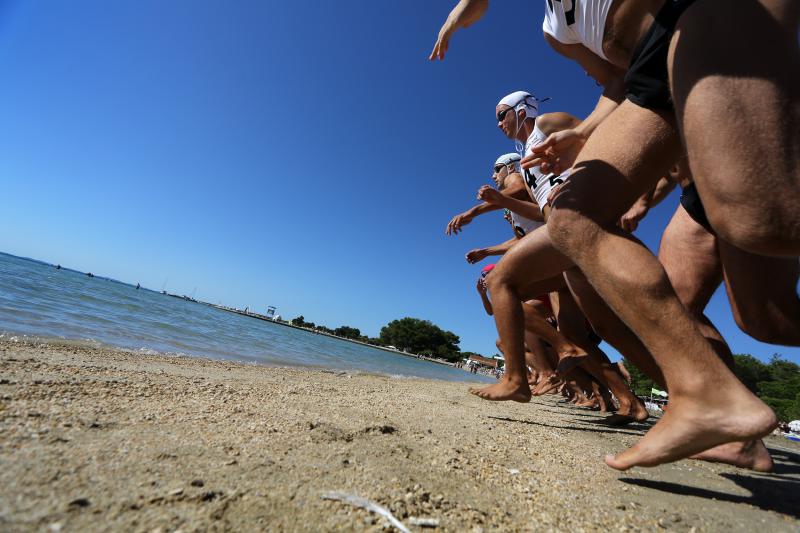 Na plaži u Zatonu kod Zadra održan je tečaj Hrvatskog crvenog križa za  djevojke i mladiće kako bi dobili licencu za spasioce na plažama Zadarske županije. Photo: Filip Brala/PIXSELL