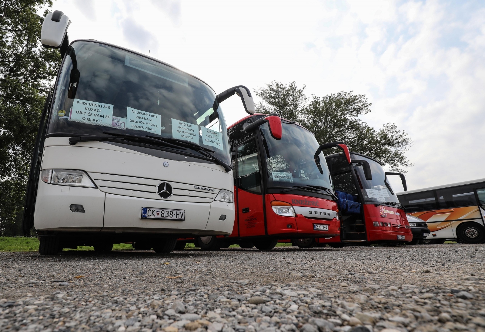 Stali autobusi, vozači upozorili: ‘Imamo 3800 kuna plaću i sad se svi čude što idemo van’ Stali autobusi, vozači upozorili: ‘Imamo 3800 kuna plaću i sad se svi čude što idemo van’
