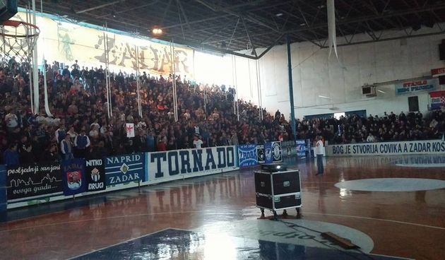 Humanitarno gledanje utakmice Zadar-Cibona u legendarnim Jazinama
