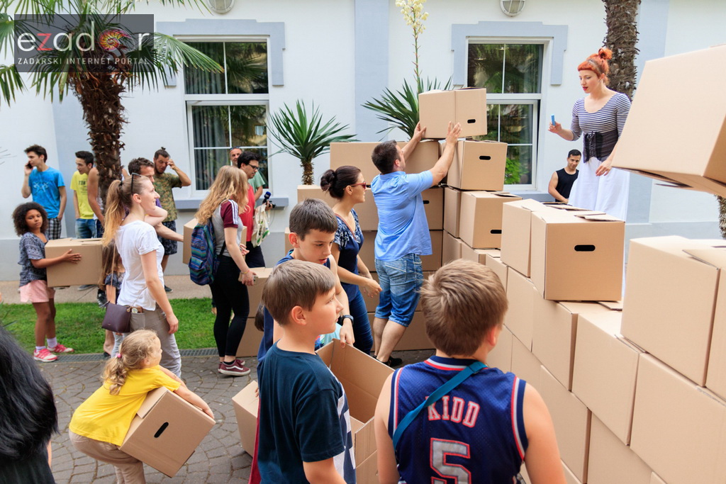 Simboličnim rušenjem zida započeo je urbani festival KvartArt na Voštarnici