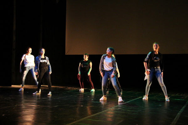 HNK Zadar: 5. Zadarski plesni festival u organizaciji Plesne udruge Gesta okupio je više od 260 plesača HNK Zadar: 5. Zadarski plesni festival u organizaciji Plesne udruge Gesta okupio je više od 260 plesača