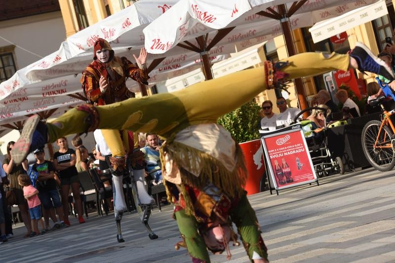 Šesti dan Špancirfesta, nastup uličnih performera Jesters Šesti dan Špancirfesta, nastup uličnih performera Jesters