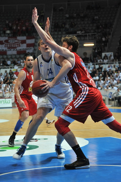 Zadar, 260513.
Dvorana Kresimira Cosica. 
3. polufinalna utakmica prvenstva Hrvatske izmedju KK Zadar i KK Cedevita.
Na fotografiji: Kastropil (14), Andric (12).
Foto: Luka Gerlanc / CROPIX