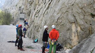 Potpisivanje ugovora u prezentacijskom centru “Podzemni grad Paklenice” NP Paklenica Potpisivanje ugovora u prezentacijskom centru “Podzemni grad Paklenice” NP Paklenica