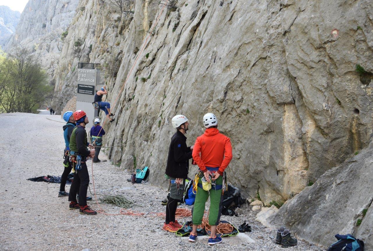Potpisivanje ugovora u prezentacijskom centru “Podzemni grad Paklenice” NP Paklenica Potpisivanje ugovora u prezentacijskom centru “Podzemni grad Paklenice” NP Paklenica